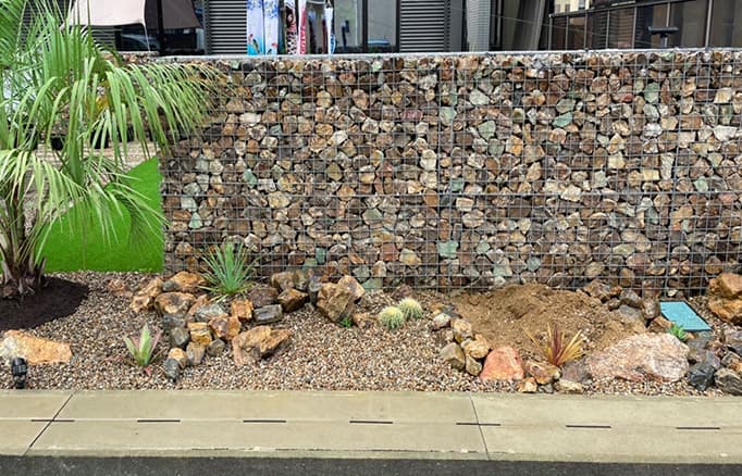 天然石とサボテン